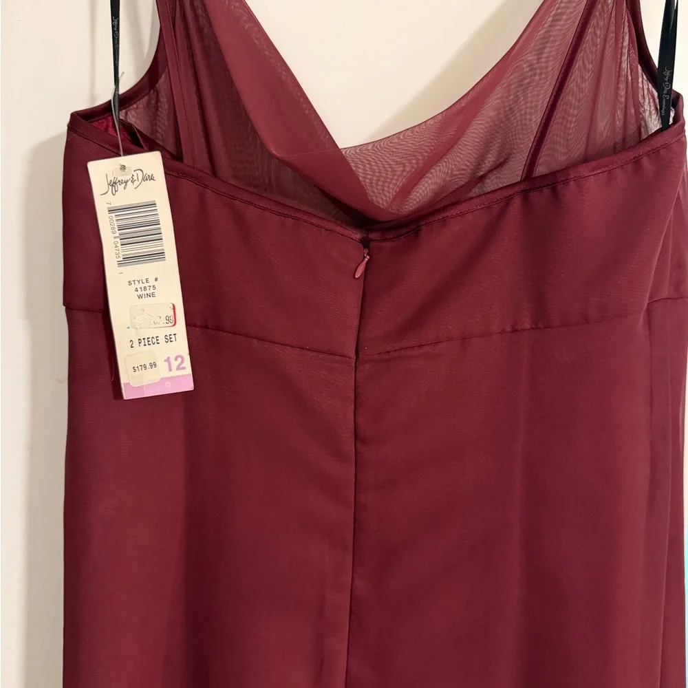 Elegant Burgundy Maxi Dress - Picture 4 of 4